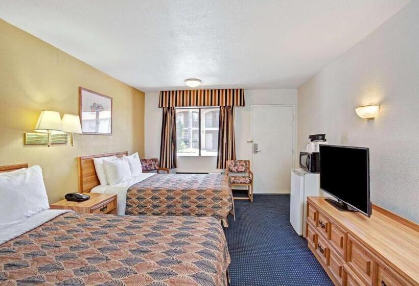 Номер Стандарт Адаптированный для Инвалидов, Travelodge By Wyndham Banning Casino And Outlet Mall