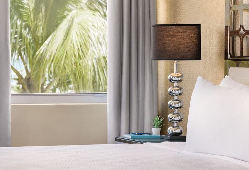 Quarto Deluxe, Waldorf Towers South Beach