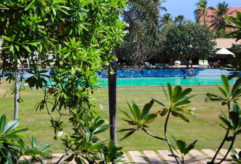 Номер Deluxe Вид на Бассейн, Pegasus Reef   A Beach Resort In Colombo
