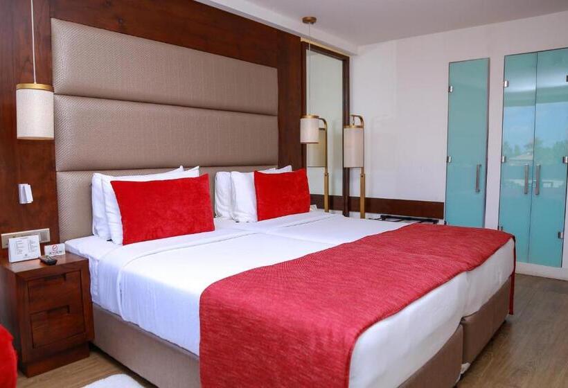Номер Deluxe Вид на Бассейн, Pegasus Reef   A Beach Resort In Colombo