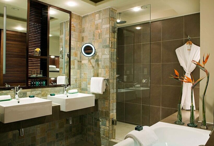 اتاق لوکس با چشم‌انداز, Sofitel Mauritius L Imperial Resort & Spa