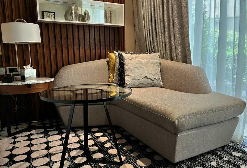 Номер Deluxe Вид на Сад, Le Méridien Dubai Hotel & Conference Centre
