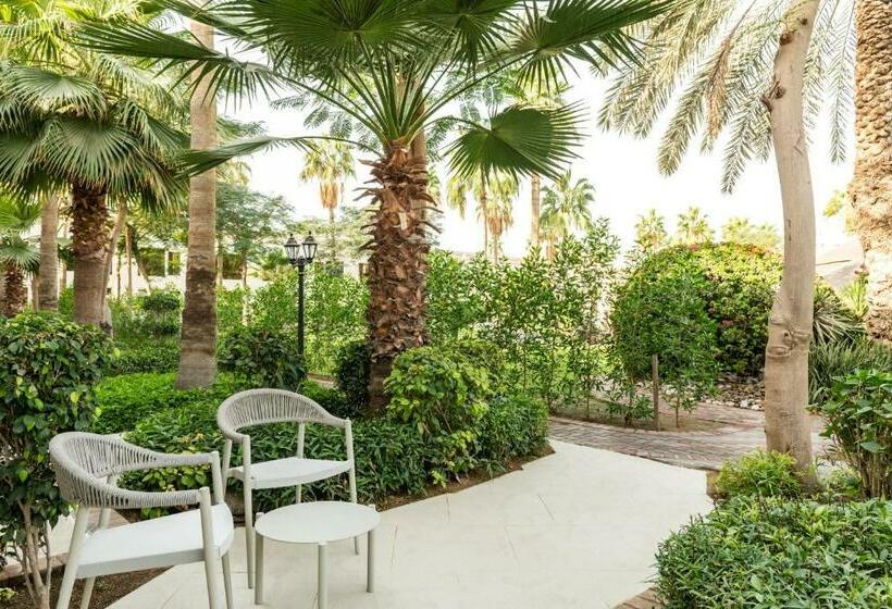 Номер Deluxe Вид на Сад, Le Méridien Dubai Hotel & Conference Centre