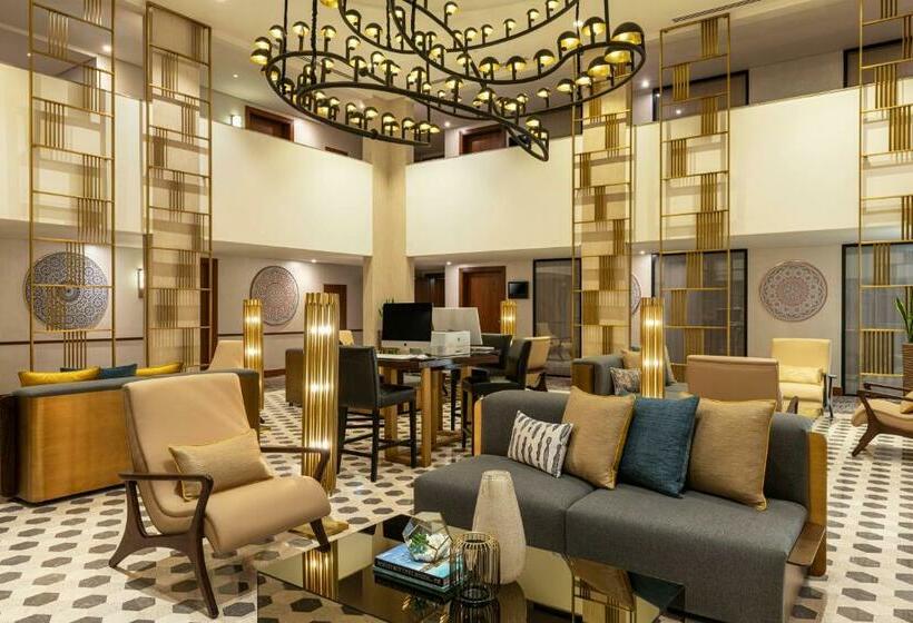 Клубный номер с видом на сад, Le Méridien Dubai Hotel & Conference Centre