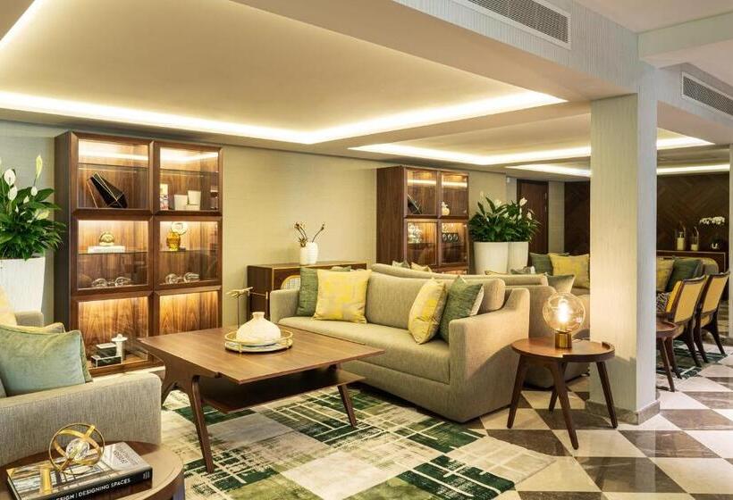 Клубный номер с видом на сад, Le Méridien Dubai Hotel & Conference Centre