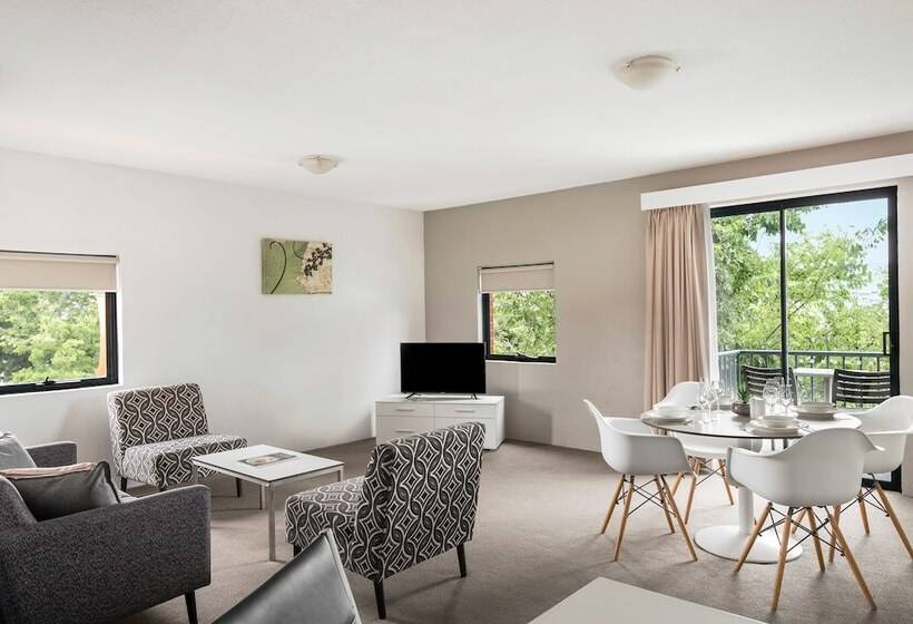 2 Bedroom Premium Apartment, Breakfree Adelaide