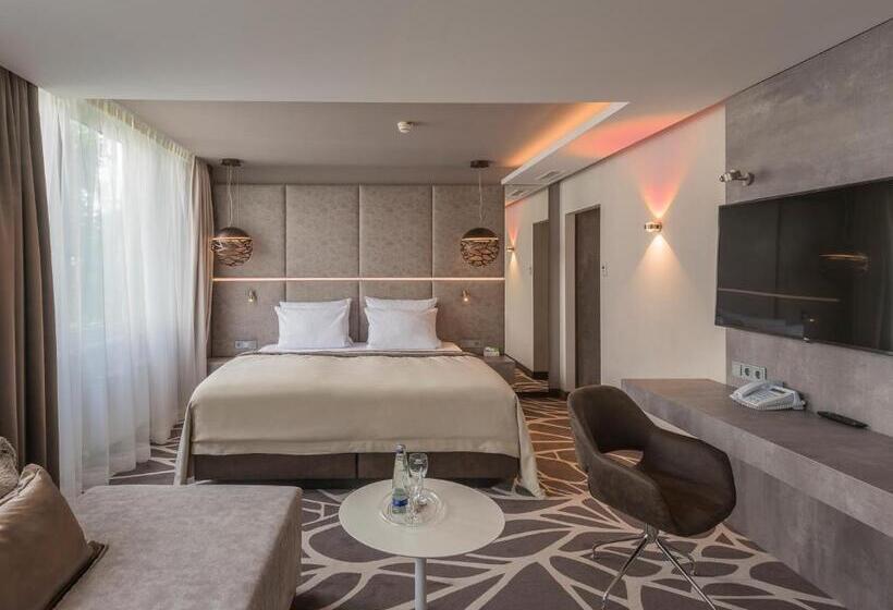 스위트, Holiday Inn Munich Unterhaching, An Ihg