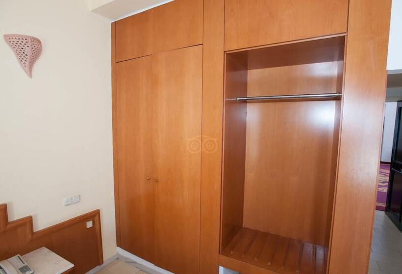 اتاق خانوادگی, Thapsus Beach Resort