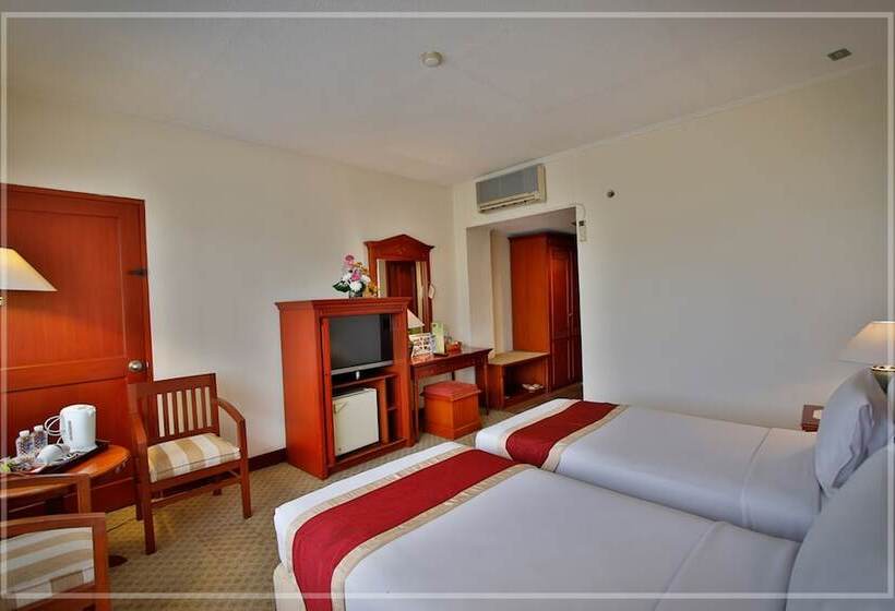Номер Deluxe, The Jayakarta Suites Bandung