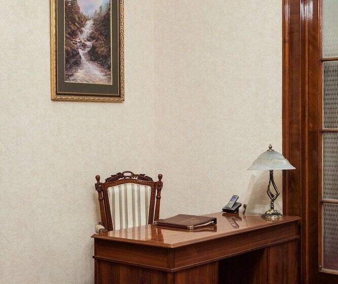 سوئیت کلاب, Legendary Hotel Sovietsky