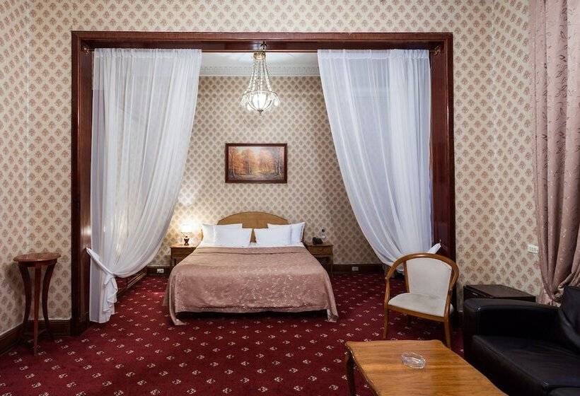سوییت جونیور, Legendary Hotel Sovietsky