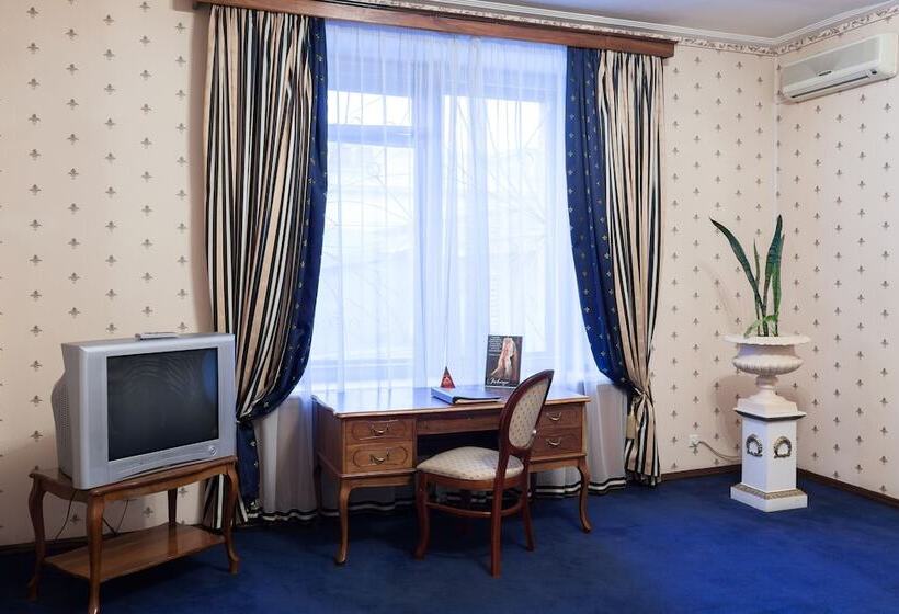 سوییت جونیور, Legendary Hotel Sovietsky