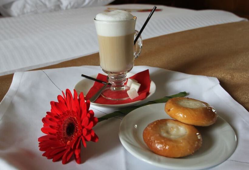سوییت جونیور, Legendary Hotel Sovietsky