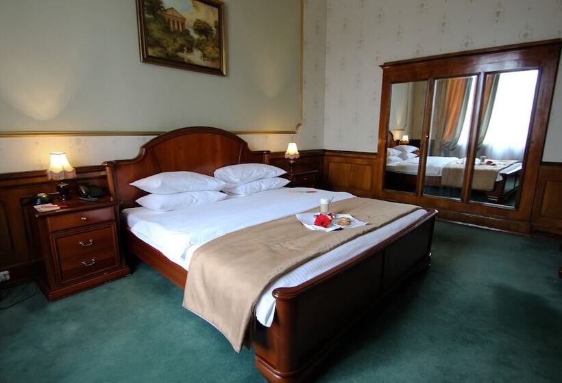 سوییت جونیور, Legendary Hotel Sovietsky