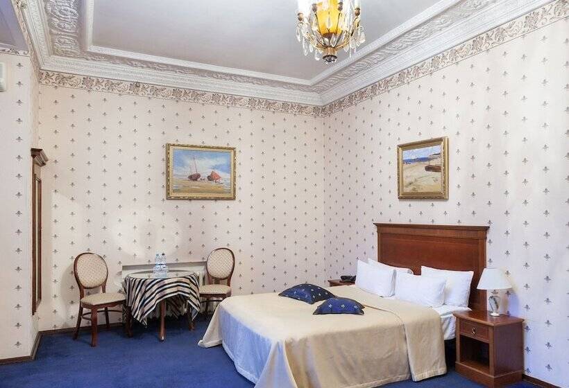 سوییت جونیور, Legendary Hotel Sovietsky