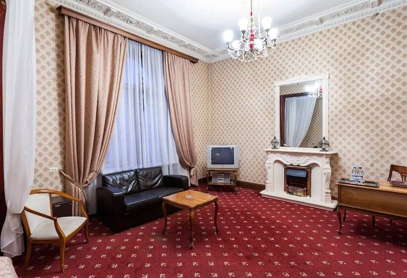 سوییت جونیور, Legendary Hotel Sovietsky