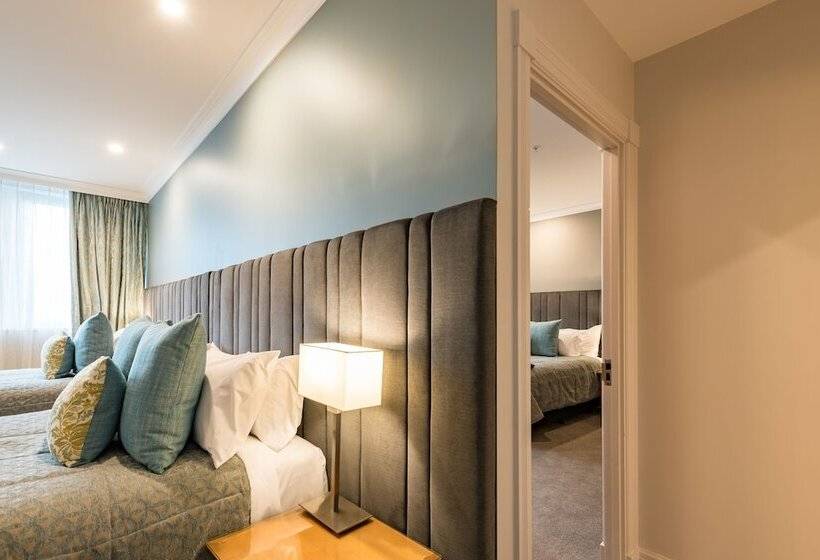 패밀리 스위트, Distinction Christchurch