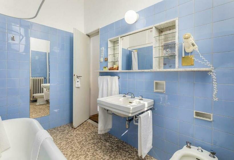 اتاق استاندارد با بالکن و چشم‌انداز دریا, Brijuni Rooms Karmen