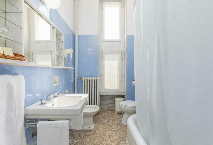 اتاق استاندارد با بالکن و چشم‌انداز دریا, Brijuni Rooms Karmen