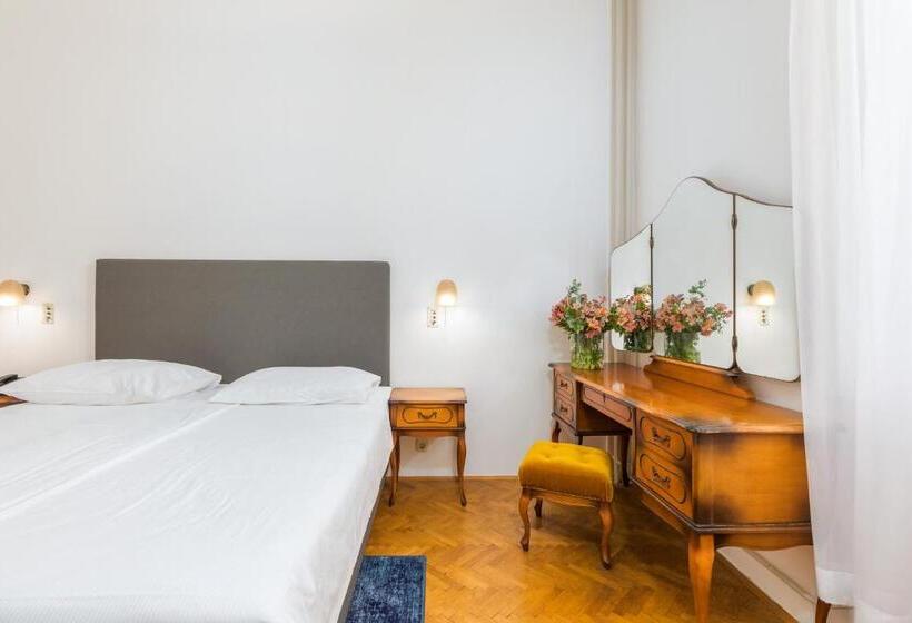 اتاق استاندارد با چشم‌انداز باغ, Brijuni Rooms Karmen