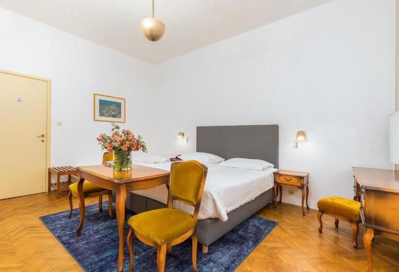 اتاق استاندارد با چشم‌انداز باغ, Brijuni Rooms Karmen