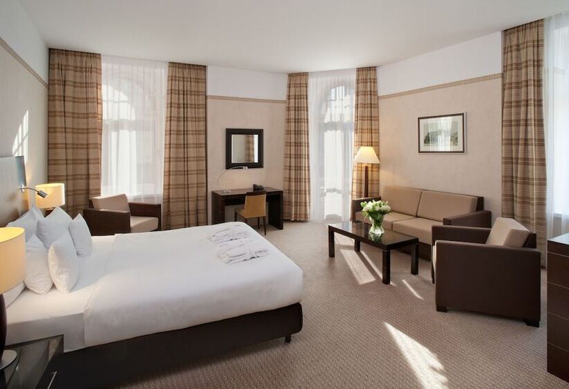 Семейный Номер, Polonia Palace