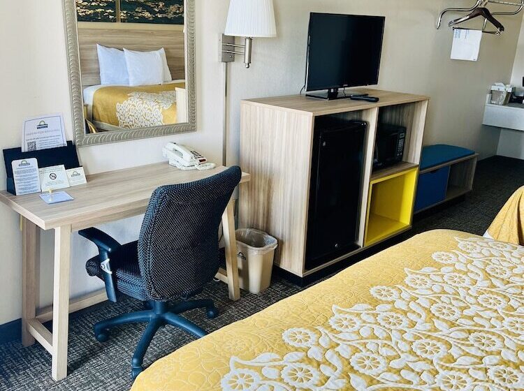 Standardzimmer 2 Doppelbetten, Days Inn By Wyndham Fort Wayne