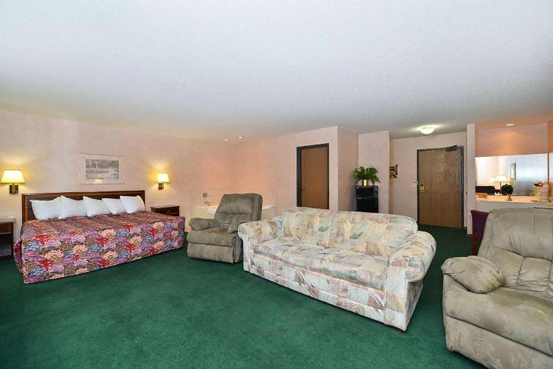 Люкс Кровать Кинг, Days Inn By Wyndham Ozark Springfield