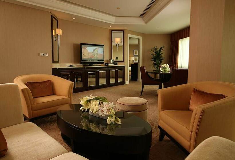 Номер Executive, Mövenpick Grand Al Bustan