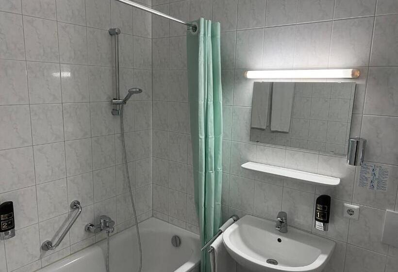 Quarto Estandar Individual, Thannhof