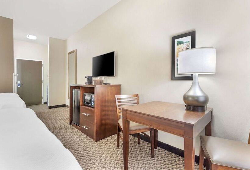 带2个双人床的标准工作室, Comfort Inn & Suites