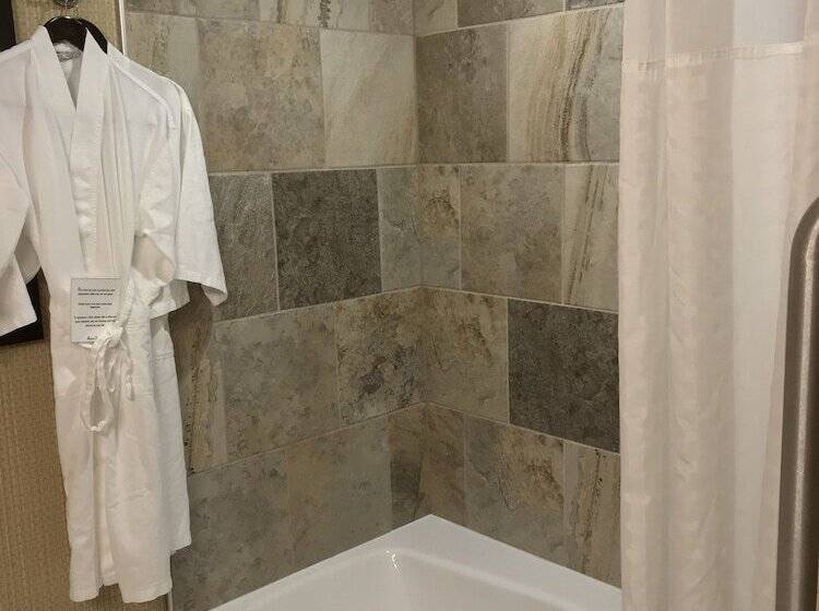 スイート, Comfort Inn West