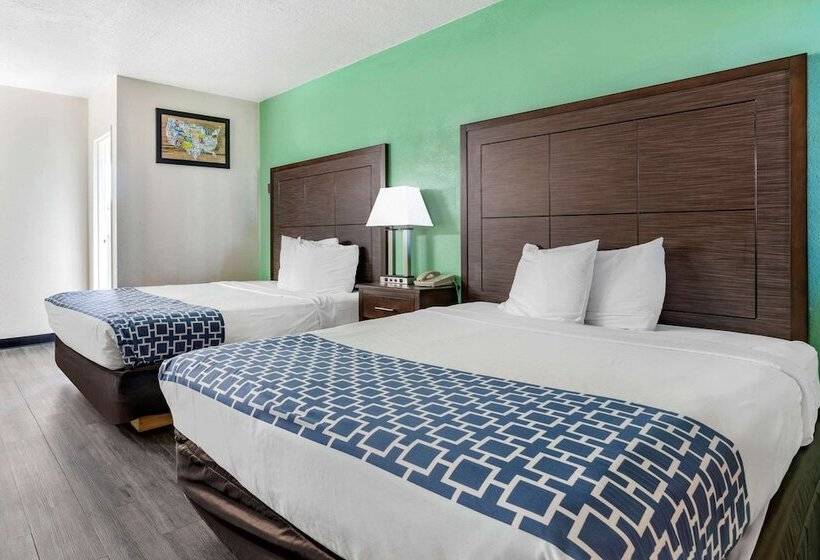 ２ダブルベッドのスタンダードルーム, Econo Lodge Fallon Naval Air Station Area