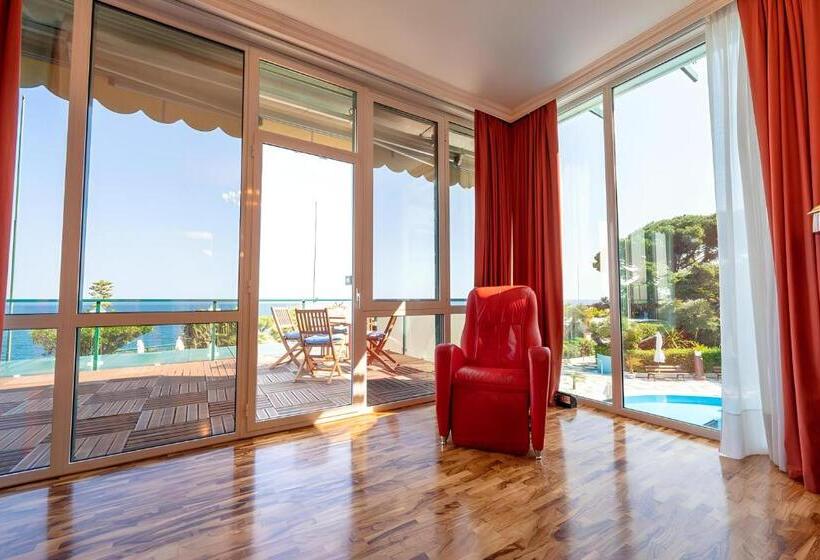 سوییت با چشم‌انداز دریا, Grand Hotel Del Mare Resort & Spa