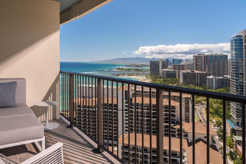 اتاق استاندارد با تخت بزرگ, Sheraton Waikiki Beach Resort