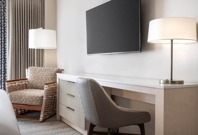 اتاق استاندارد با تخت دوبل و چشم‌انداز دریا, Sheraton Waikiki Beach Resort