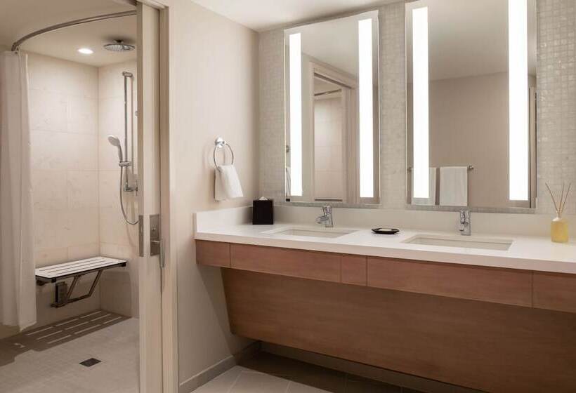 سوییت با چشم‌انداز دریا, Sheraton Waikiki Beach Resort