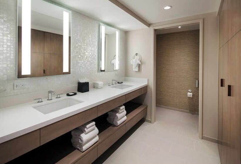 سوییت با چشم‌انداز دریا, Sheraton Waikiki Beach Resort