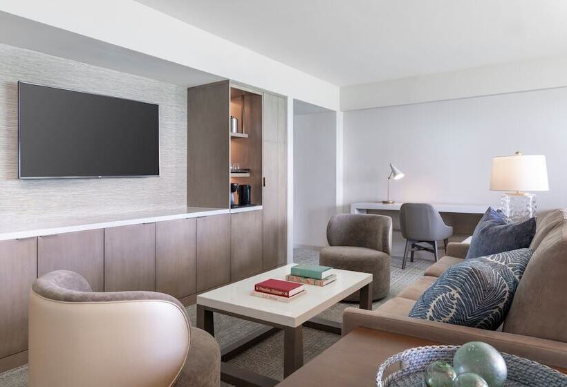 سوییت با چشم‌انداز دریا, Sheraton Waikiki Beach Resort