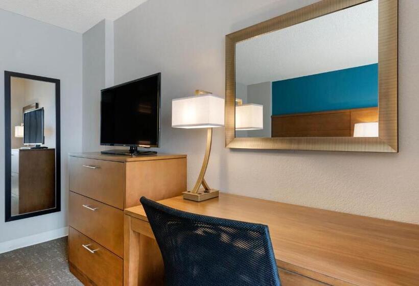 适合残疾人士使用的带超级大床的标准间, Staybridge Suites Orlando Royale Parc Suites, An Ihg