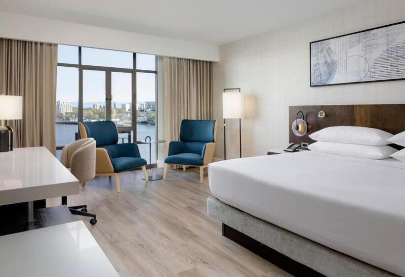 キングサイズベッド、ビュー付きデラックスルーム, Delta Hotels By Marriott Victoria Ocean Pointe Resort