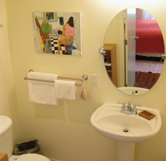 Студия Стандарт, Wisteria Guest House