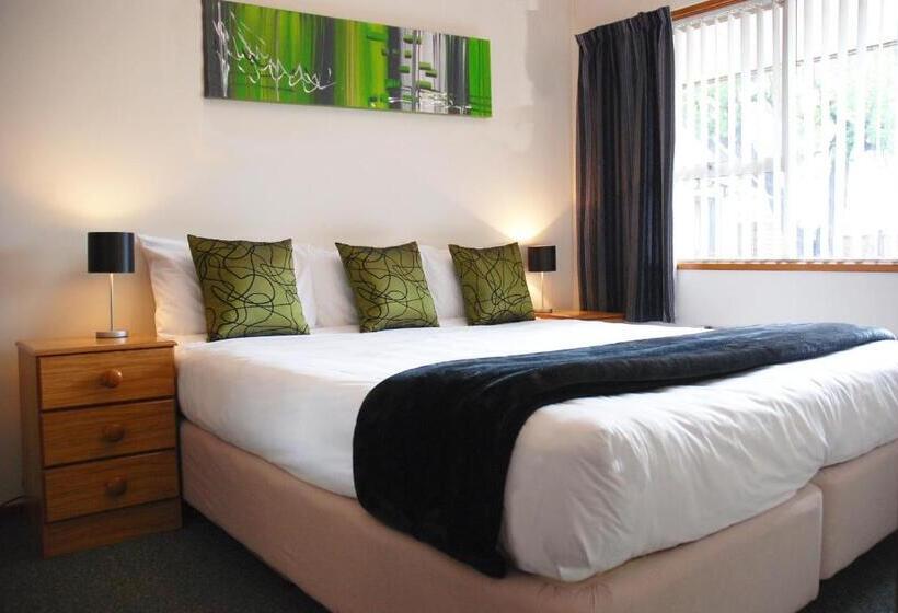 דירת חדר, Almond Court Motel