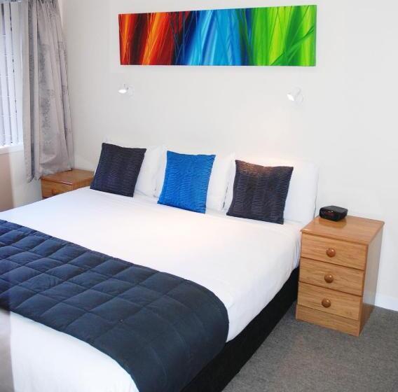 דירת חדר, Almond Court Motel