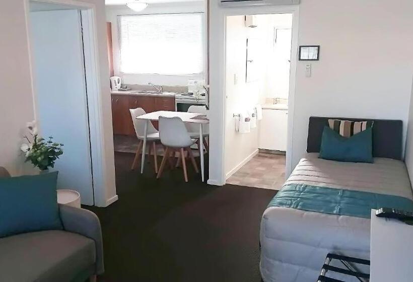 Апартаменты 1 Спальня, Almond Court Motel
