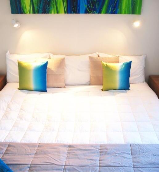 דירת חדר, Almond Court Motel