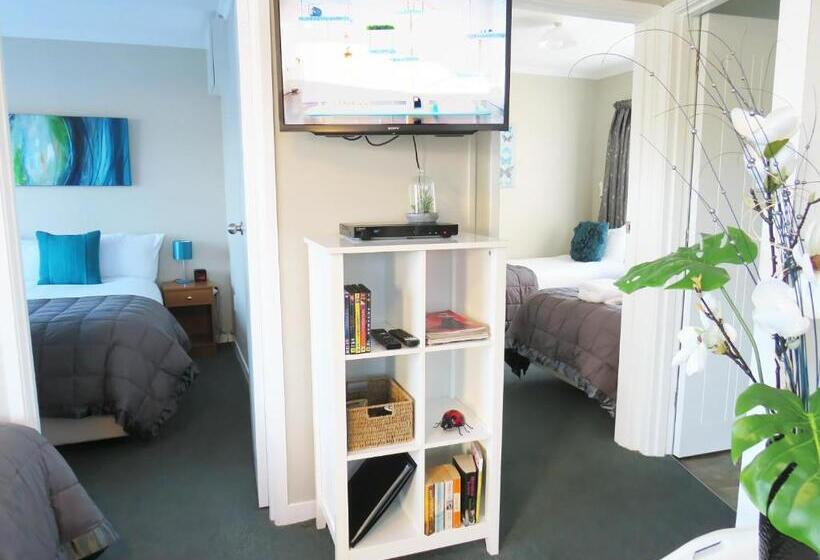 דירת שני חדרים, Almond Court Motel