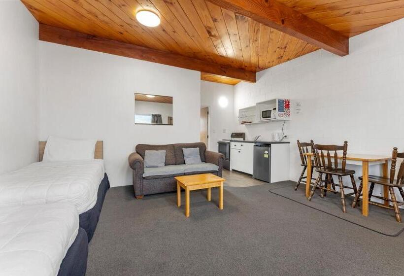 اتاق استاندارد, Coachman's Lodge Motel