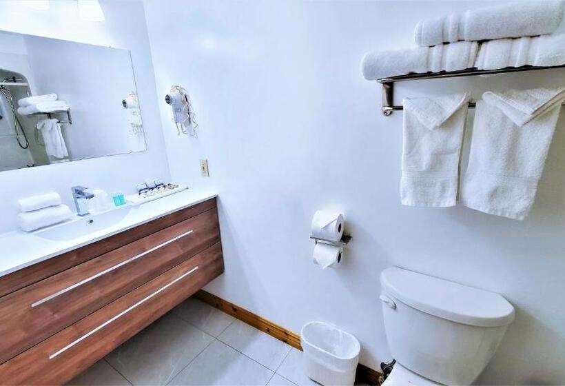 Люкс, Knights Inn Colonial Fireside Inn