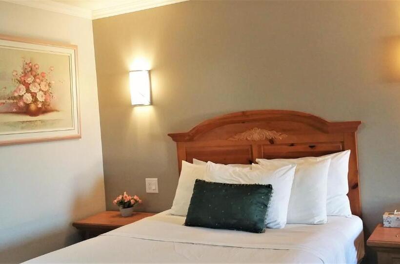 Номер Стандарт с Гидромассажем, Knights Inn Colonial Fireside Inn